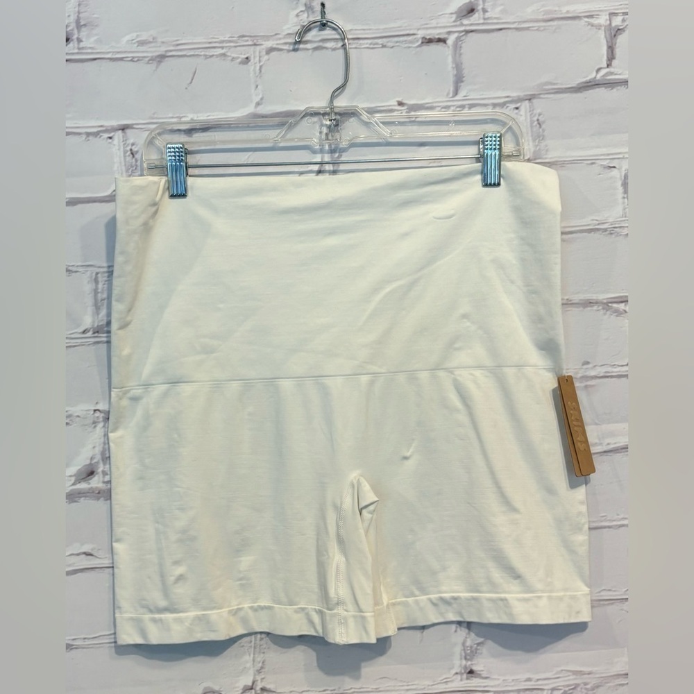 SKIMS NWT Skims Smoothing pull on Short - Marble color - Size 4X